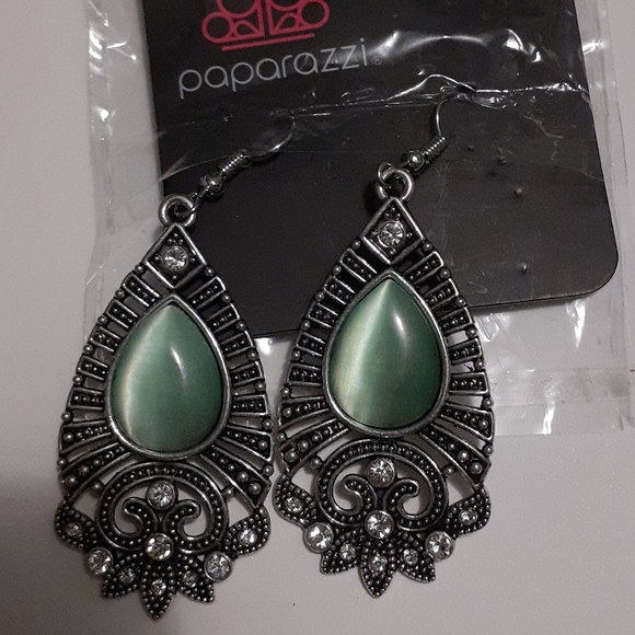 Moonstone Green Earrings - Picture 1 of 1